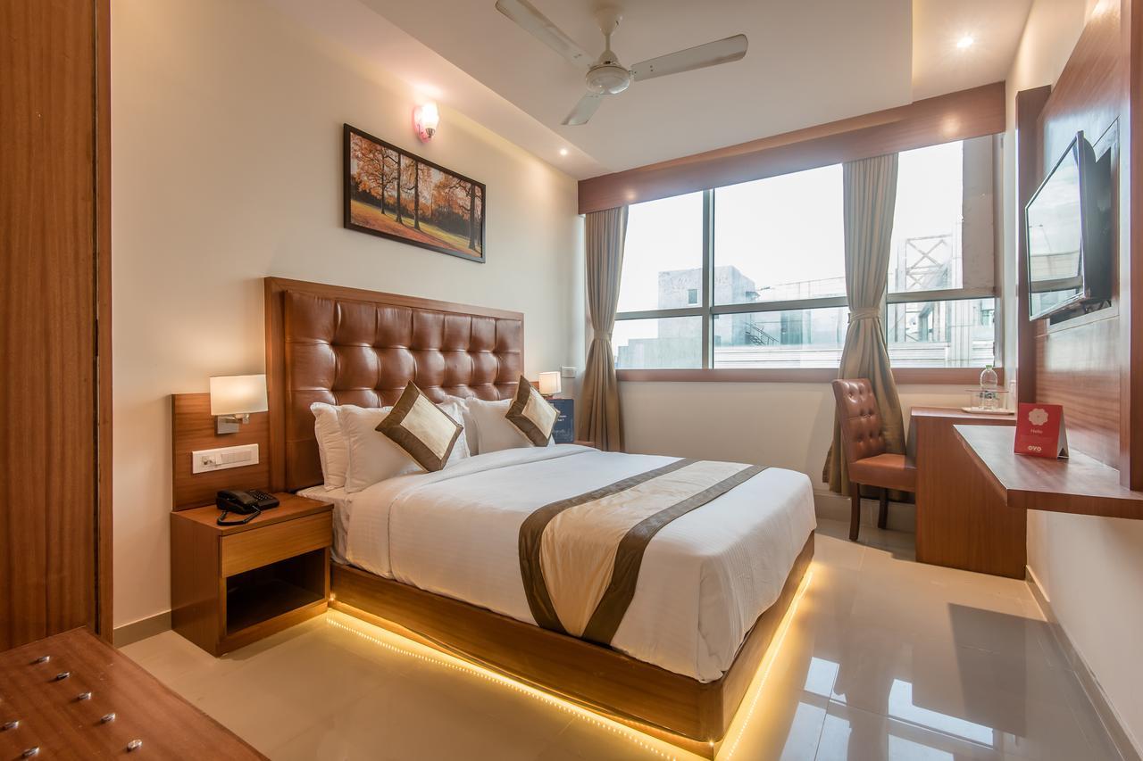 Oyo 9328 Empire Suite Navi Mumbai Exterior foto